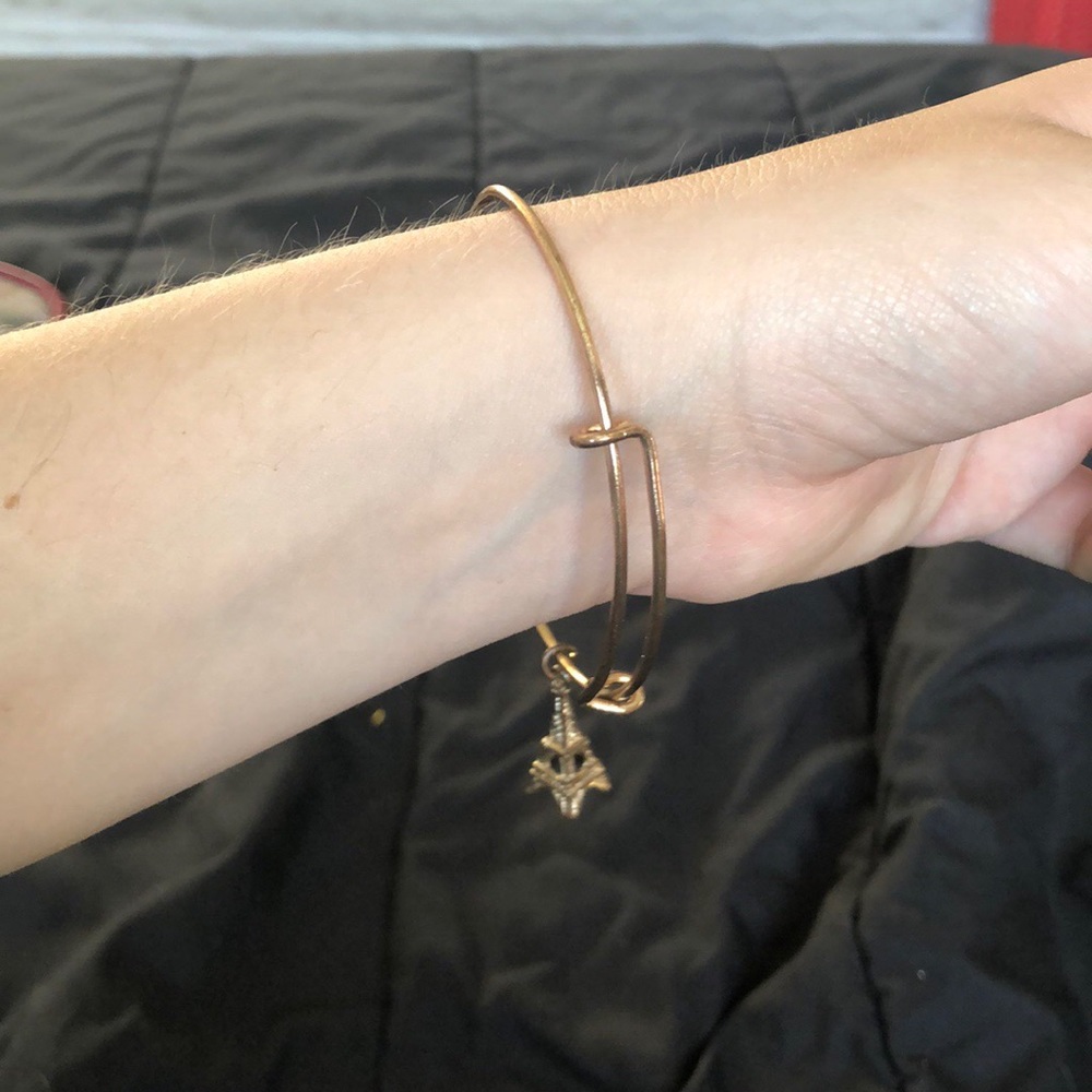 Bracelets - Picture 2 of 4